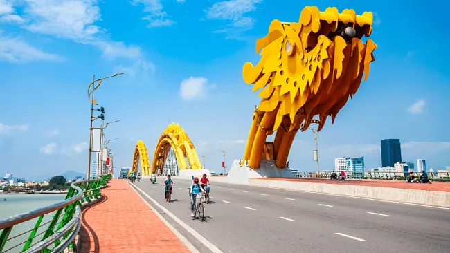 Vietnam's digital arrival card reaches Cam Ranh 