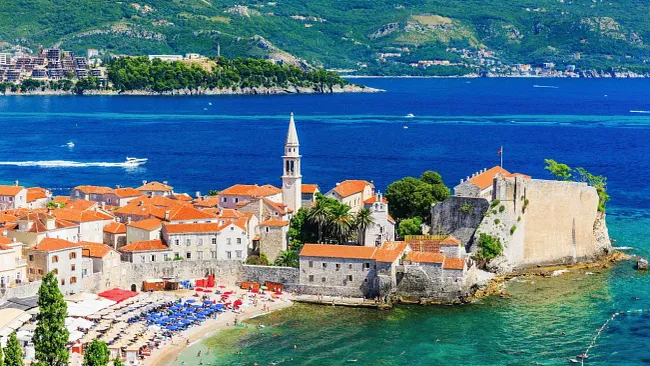 Montenegro pulls visa-free access for Russians from October 2026