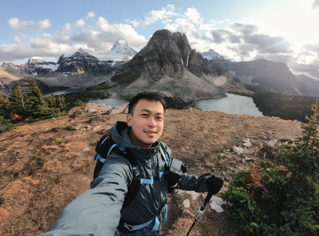 canada tourist selfie