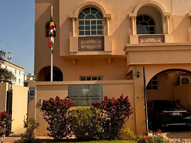 Seychelles embassy help passengers to get bags