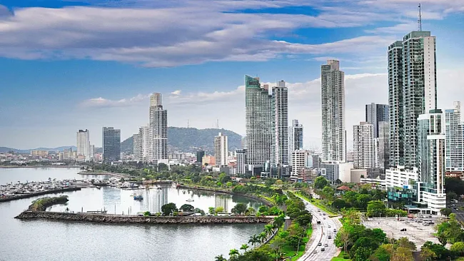 Panama lifts visa for Dominican travellers