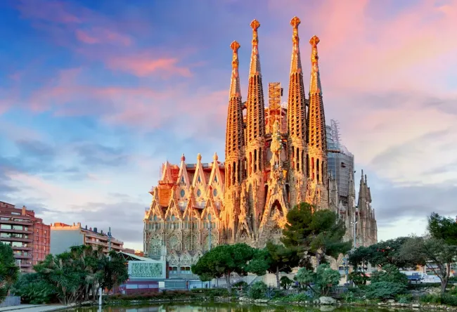 spain sagrada familia sunset